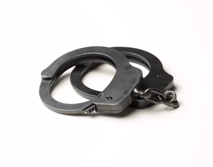 Hombre arrestado, acusado de dispararle a su ex esposa en una casa de Kendall