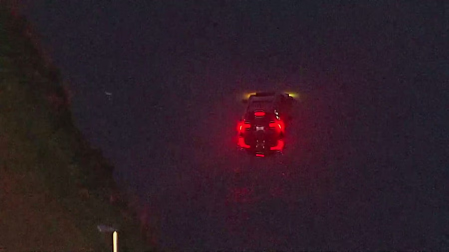 Un coche se estrella contra un canal en el condado de Miami-Dade