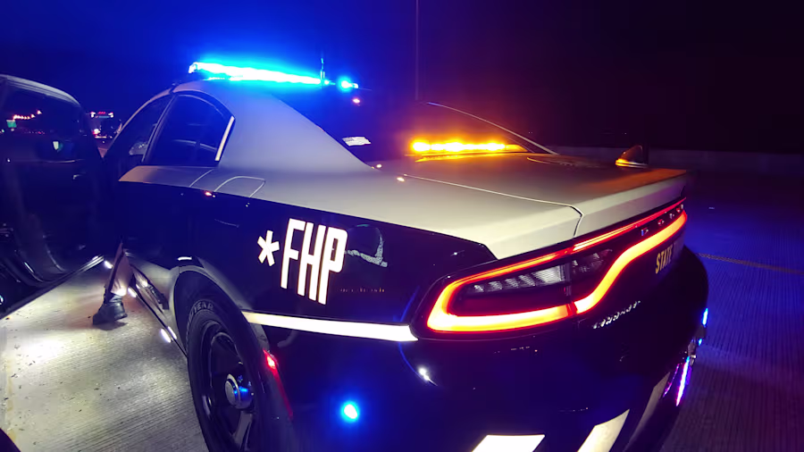 Una mujer huye de un accidente por alcance en Orange Blossom Trail en el condado de Orange, según los agentes