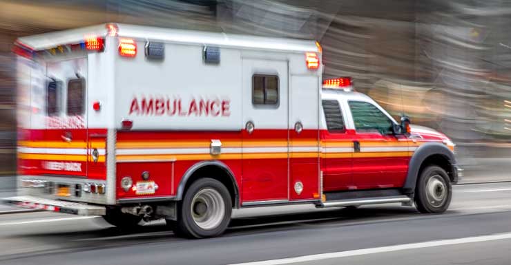 El todoterreno de un ayudante del sheriff del condado de Manatee vuelca tras chocar con una camioneta