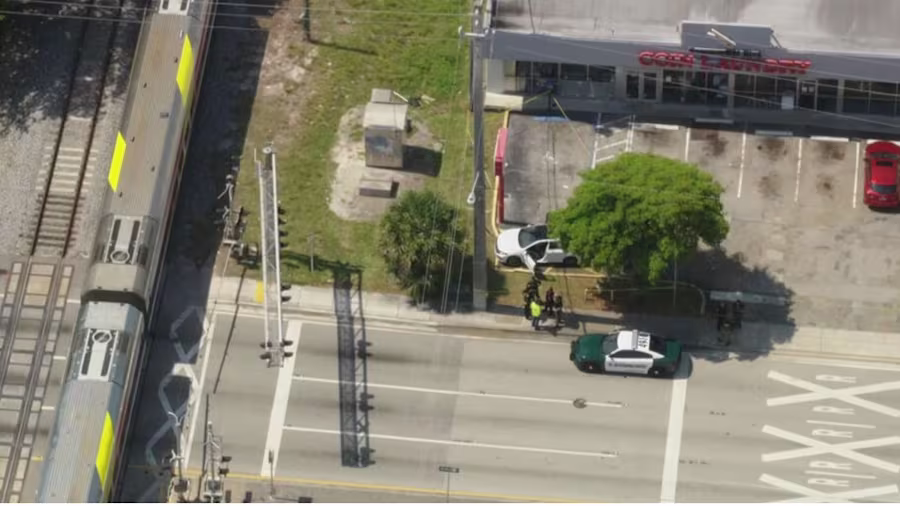 Brightline atropella a peatón en Oakland Park; víctima hospitalizada