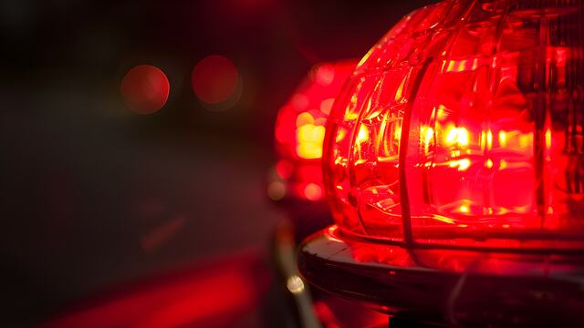 Un hombre hospitalizado después de que la policía de Tampa dijera que se interpuso en la trayectoria de un coche