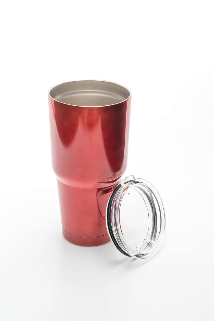 Arrestan a un hombre de Port Charlotte por agredir a una mujer con una copa Stanley