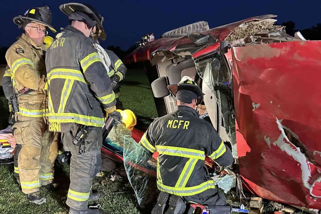 Conductor empalado rescatado tras alertar un iPhone a los bomberos de Marion de un accidente