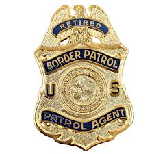 El ICE detiene a una persona y otra sigue en libertad tras estrellarse el conductor fugitivo contra un poste en Homestead