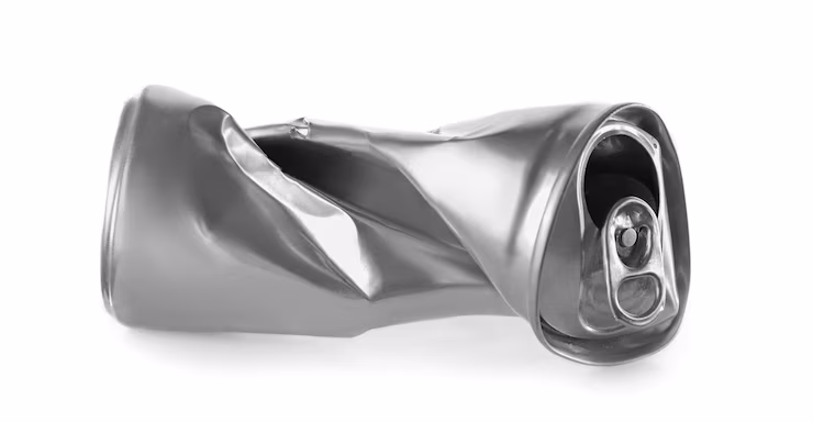 El propietario de una charcutería de Miami Beach habla después de que un cliente enfadado fuera visto en vídeo lanzándole una lata de cerveza a la cabeza