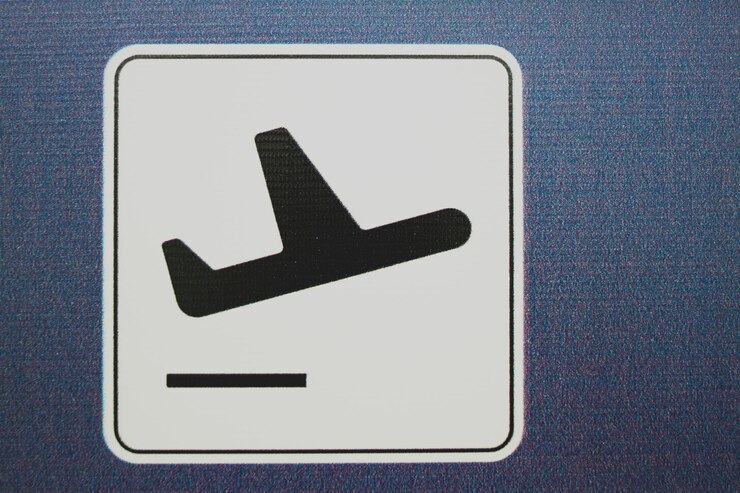 Un avión de la Marina realiza un aterrizaje de emergencia en el Aeropuerto Internacional de Pensacola