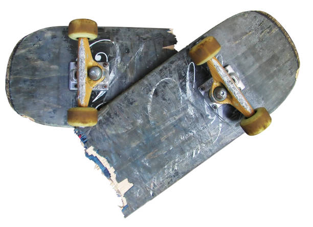 Conductor ebrio acusado de atropellar a un skater y estrellarse contra un buzón