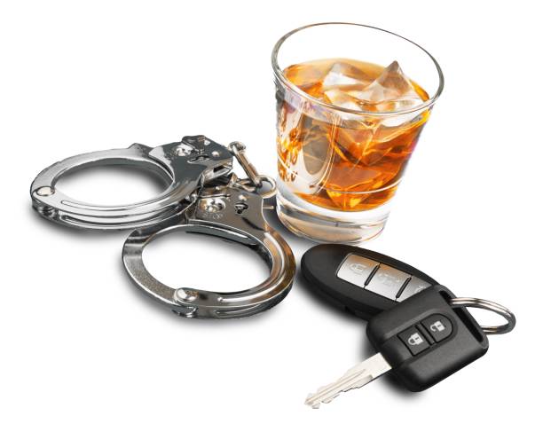 Mujer del sur de Fort Myers acusada de conducir bajo los efectos del alcohol tras chocar contra el coche de un agente y negarse a someterse a la prueba de alcoholemia