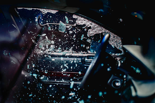 Roban el coche de una mujer embarazada en un túnel de lavado y se estrella en una serie de colisiones con daños por valor de 20 000 dólares