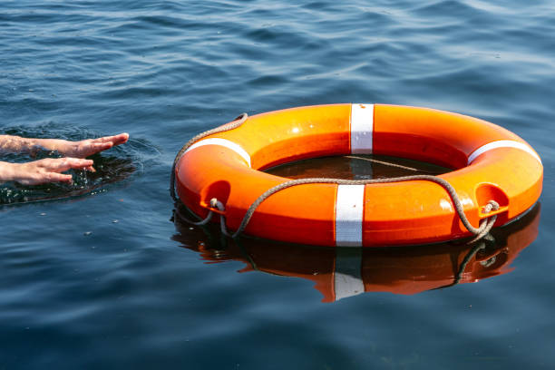 Seis personas, entre ellas cinco niños, resultan heridas tras hundirse un velero en la bahía de Biscayne, cerca de Miami Beach