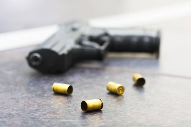 Un hombre muere tras un tiroteo en Tampa, la policía continúa la búsqueda de los sospechosos