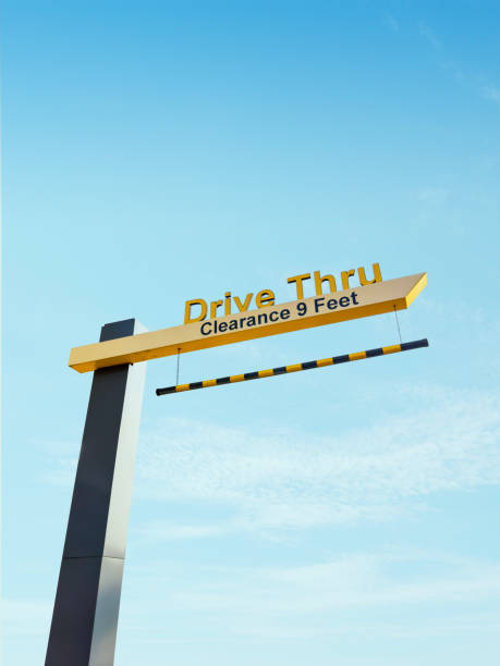 Una mujer de Holiday acusada de lanzar una botella de agua a una trabajadora de un drive-thru porque estaba «cansada de esperar»