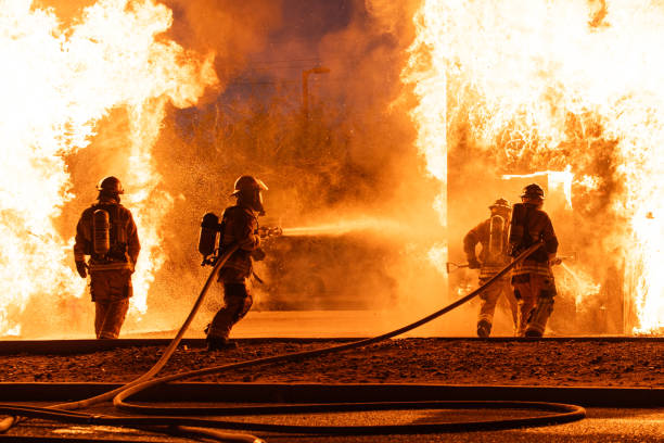Una persona hospitalizada con quemaduras tras un incendio en un almacén del noroeste de Miami-Dade