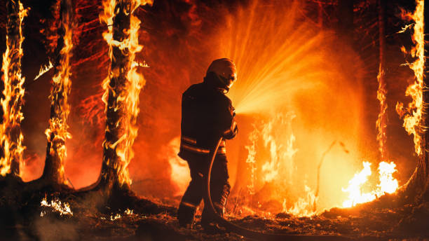 Una persona hospitalizada tras un incendio en una propiedad abandonada en el noroeste de Miami-Dade