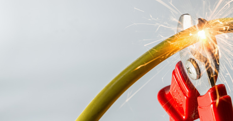 1 muerto y 2 hospitalizados tras incidente eléctrico en el condado de Pinellas