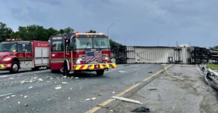 2 hospitalizados tras volcadura de camión en la I-75 en Ocala en accidente con múltiples vehículos