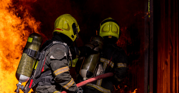 2 mascotas mueren tras incendio en garaje en el suroeste de Miami-Dade que se extendió a una casa vecina