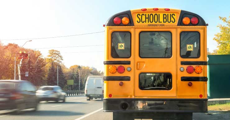 Autobús con 37 personas involucrado en accidente menor en Boca Ciega High School