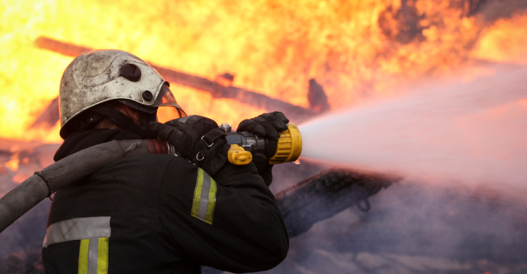Bombero resulta herido mientras combatía incendio en apartamentos de Wesley Chapel