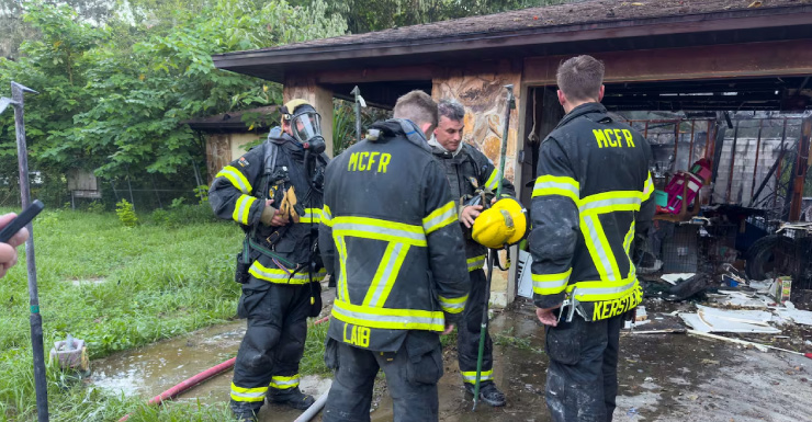 Bomberos del Condado de Marion combaten incendio en casa en Belleview