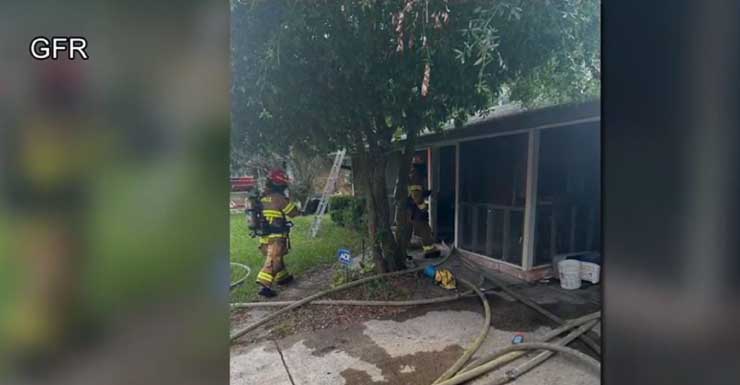 Bomberos extinguen incendio en cocina de una residencia en Gainesville