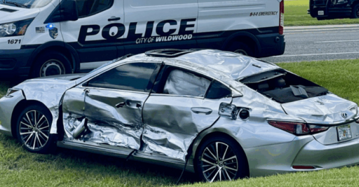 Conductor “pisó el acelerador” antes de ser expulsado fatalmente por el techo solar