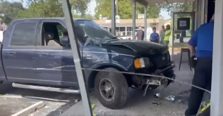 Conductora de camioneta choca contra pub en Margate; edificio declarado inseguro, según autoridades