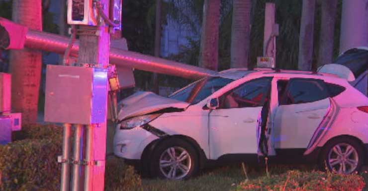 Conductora herida en accidente en Hallandale Beach Boulevard