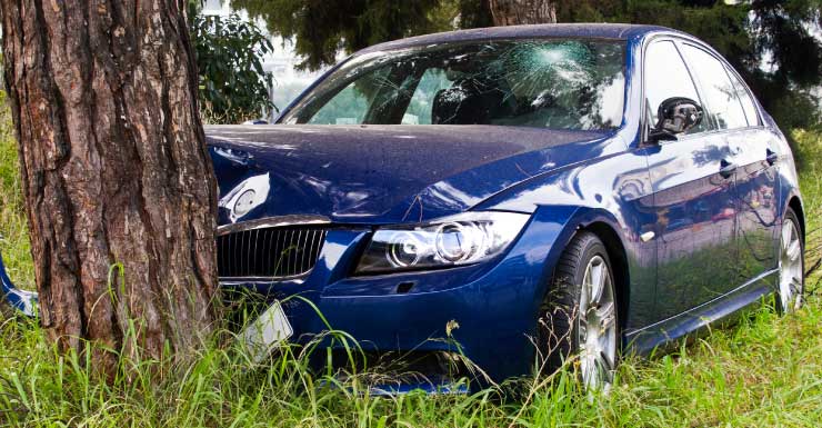 Hombre de 22 años de Pensacola muere en un accidente de un solo vehículo contra árboles.