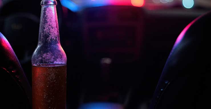 Hombre de Flagler encontrado acostado junto a un venado enfrenta cargos por DUI tras accidente