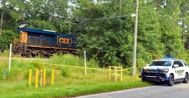 Hombre encontrado muerto cerca de las vías del tren en el Condado de Escambia; investigación en curso