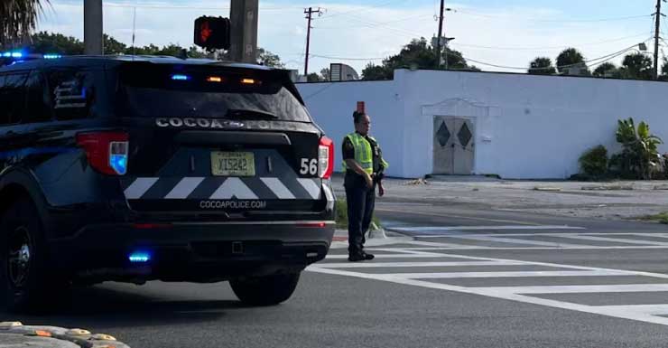 Hombre sobre el capó de un auto resulta gravemente herido en accidente en la SR-520 en Cocoa, según la policía