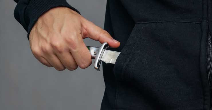 Informe Hombre apuñala a su primo 7 veces en Pensacola Beach durante el fin de semana del espectáculo aéreo