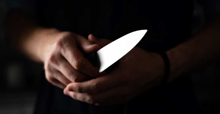 Mujer apuñalada en Golden Gate tras allanamiento de vivienda