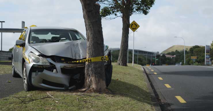 Mujer de 31 años muere y niña de 12 años resulta gravemente herida al chocar contra un árbol en el condado de Baker Patrulla de Carreteras de Florida