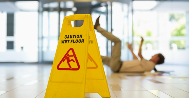 Mujer demanda a Wawa en Ocala por caída en pasillo de caja