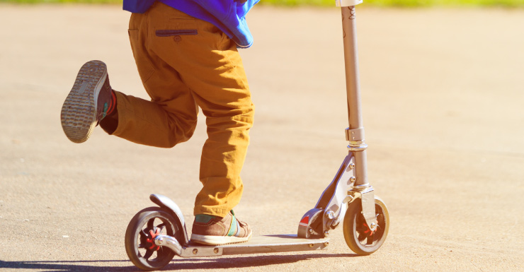 Niño de 8 años atropellado por camión de UPS mientras conducía scooter eléctrica en Nocatee, se encuentra en estado crítico, según la oficina del sheriff