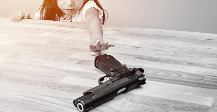 Niño resulta herido por disparo accidental tras acceder a arma sin asegurar en Jacksonville