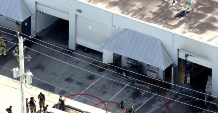 No se reportan heridos tras incendio en almacén en Lauderdale Lakes