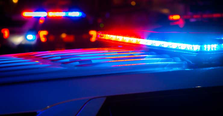 Sospechoso arrestado tras apuñalar a dos personas en apartamentos de Sebring policía