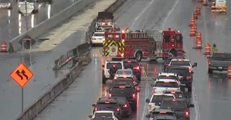 causa congestión de tráfico de cuatro millas