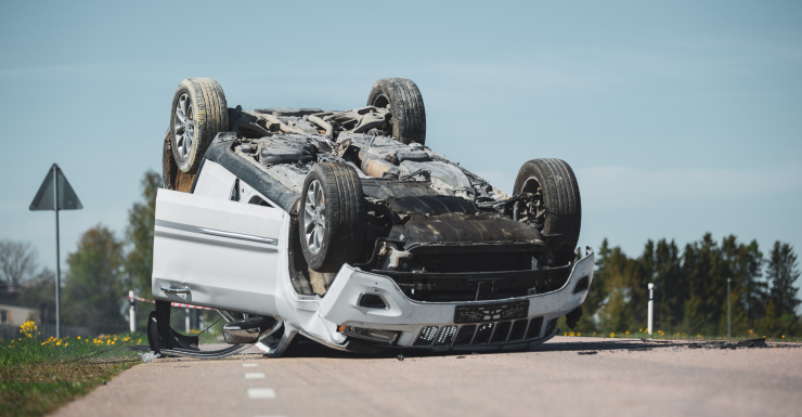 3 heridos después de que un vehículo volcara y chocara en I-4 en el condado de Seminole