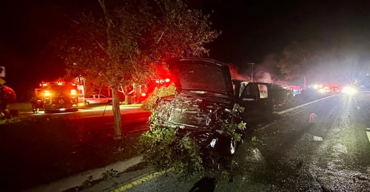 Accidente con incendio en Hagen Ranch Road deja un herido y destruye dos vehículos