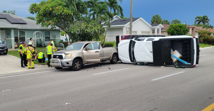 Accidente con vuelco en Cape Coral Pkwy W en dirección este el martes