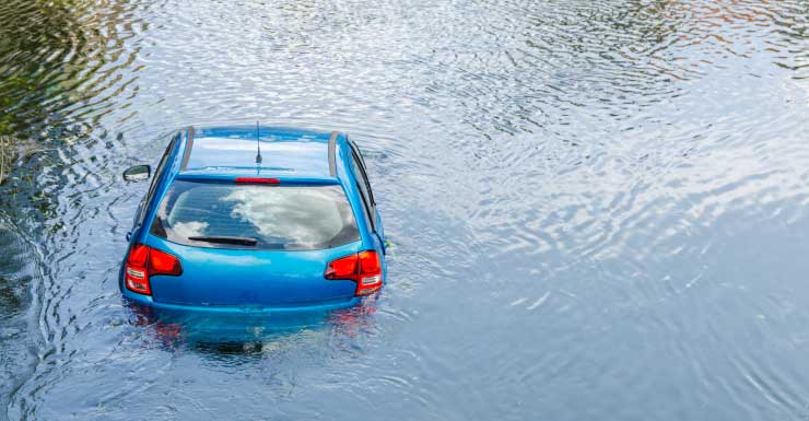 Adolescente de Stuart muere y pasajera resulta herida tras SUV caer en un canal