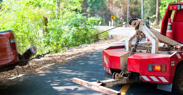 Auto sacado de un canal cerca de los condominios Plantation; no está claro si hubo heridos