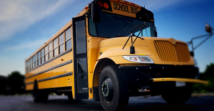 Autobús escolar chocado por un automóvil en Lehigh Acres; Estudiantes ilesos mientras 3 personas son hospitalizadas