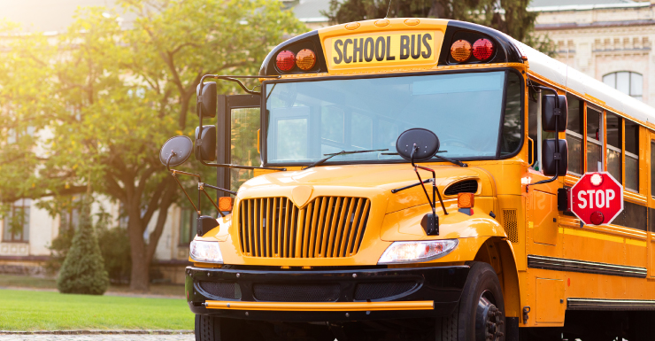 Autobús escolar con 32 estudiantes a bordo fue chocado por detrás en Chiquita Blvd en Cape Coral
