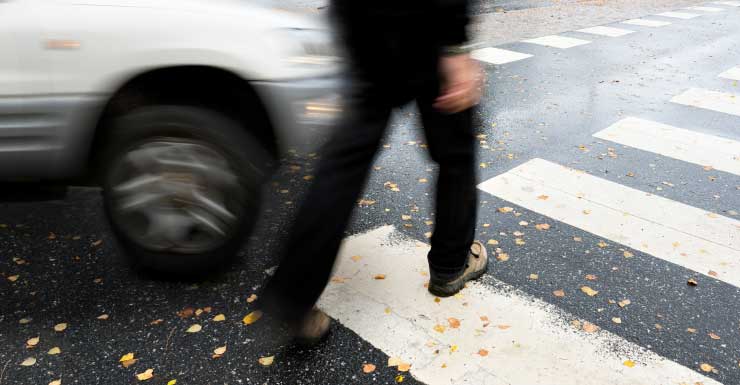 Autoridades responden a atropello de peatón en South Highway 77